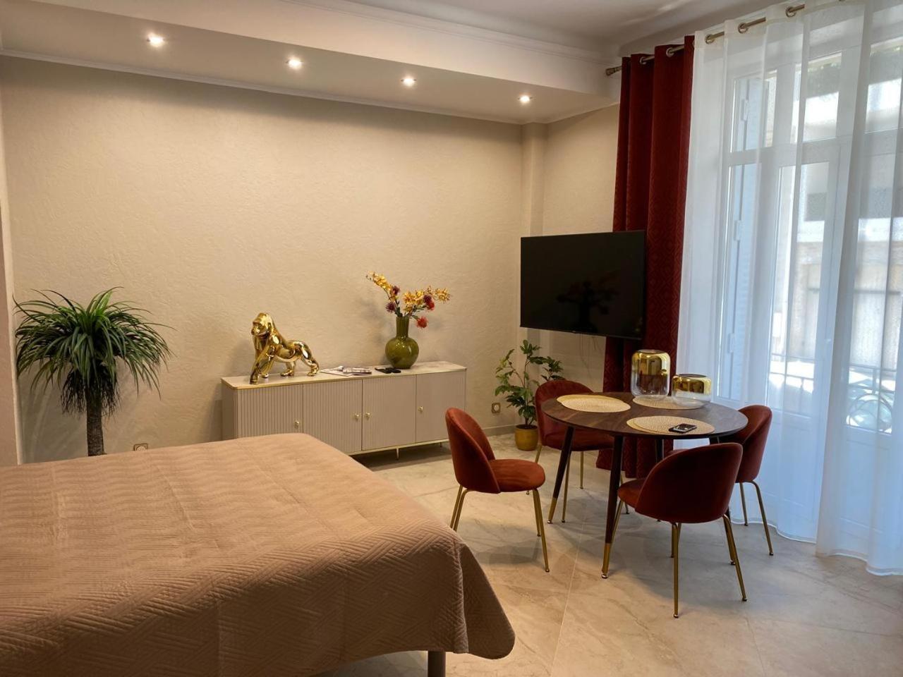 Extraordinaire Grand Studio Au Centre 6 Minutes A Pied De La Plage Et L'Hotel Negresco Νίκαια Εξωτερικό φωτογραφία